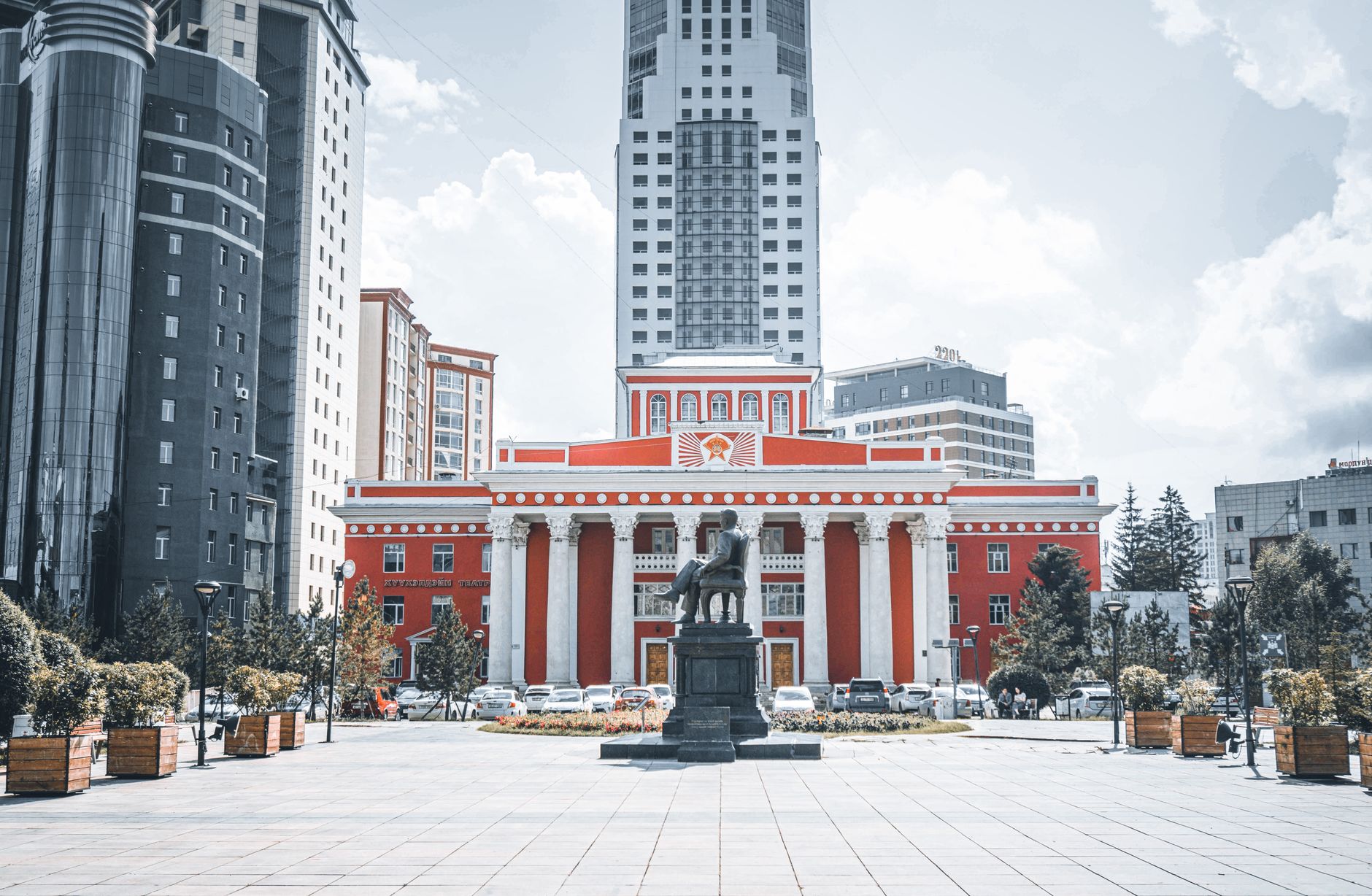 Akhtanov Drama Tiyatrosu