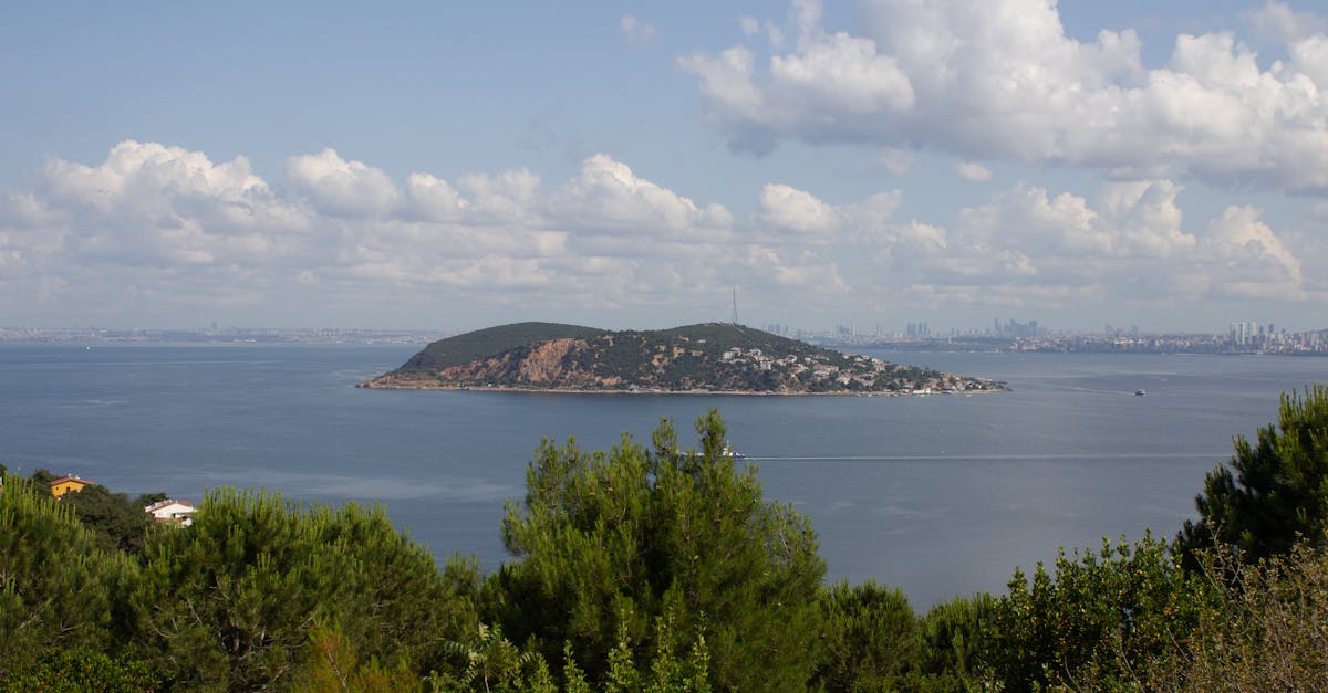 Adalar (Heybeliada veya Büyükada)