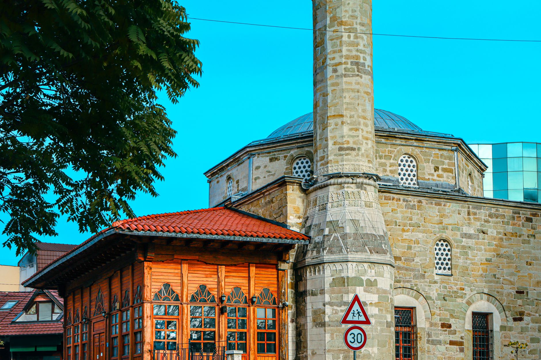 Fatih Camii ve çarşı