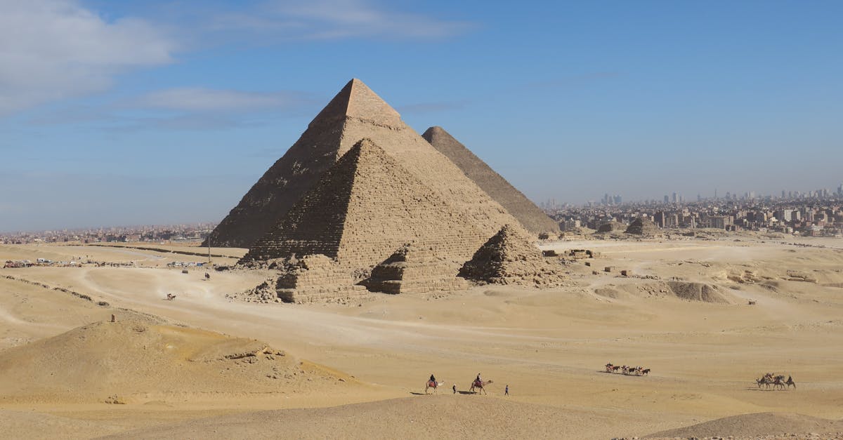 Giza piramitleri + Sfenks