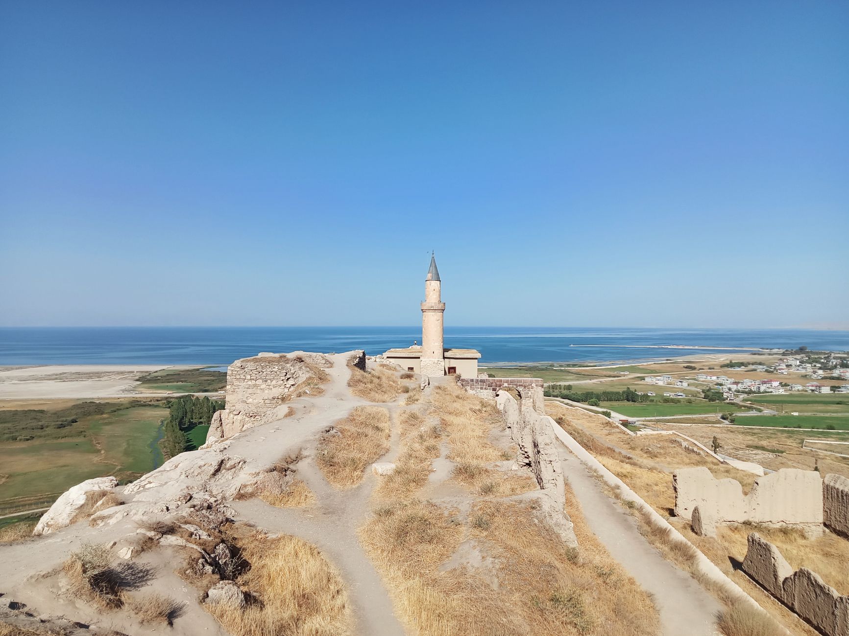 Çavuştepe ve Hoşap Kalesi