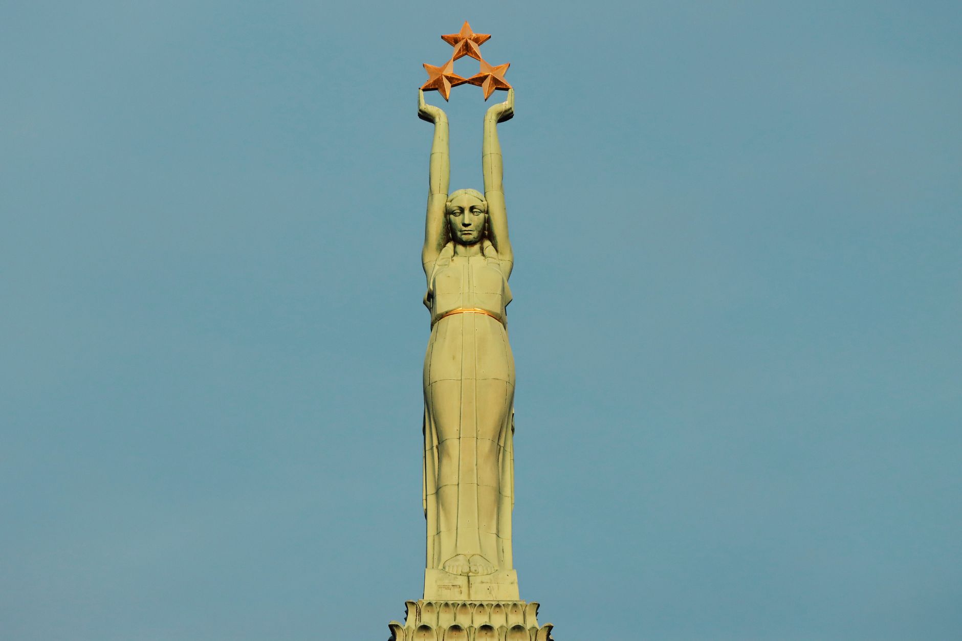 The Ismoil Somoni monument