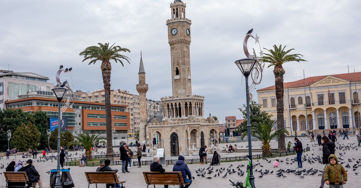 Konak Meydanı + Saat Kulesi