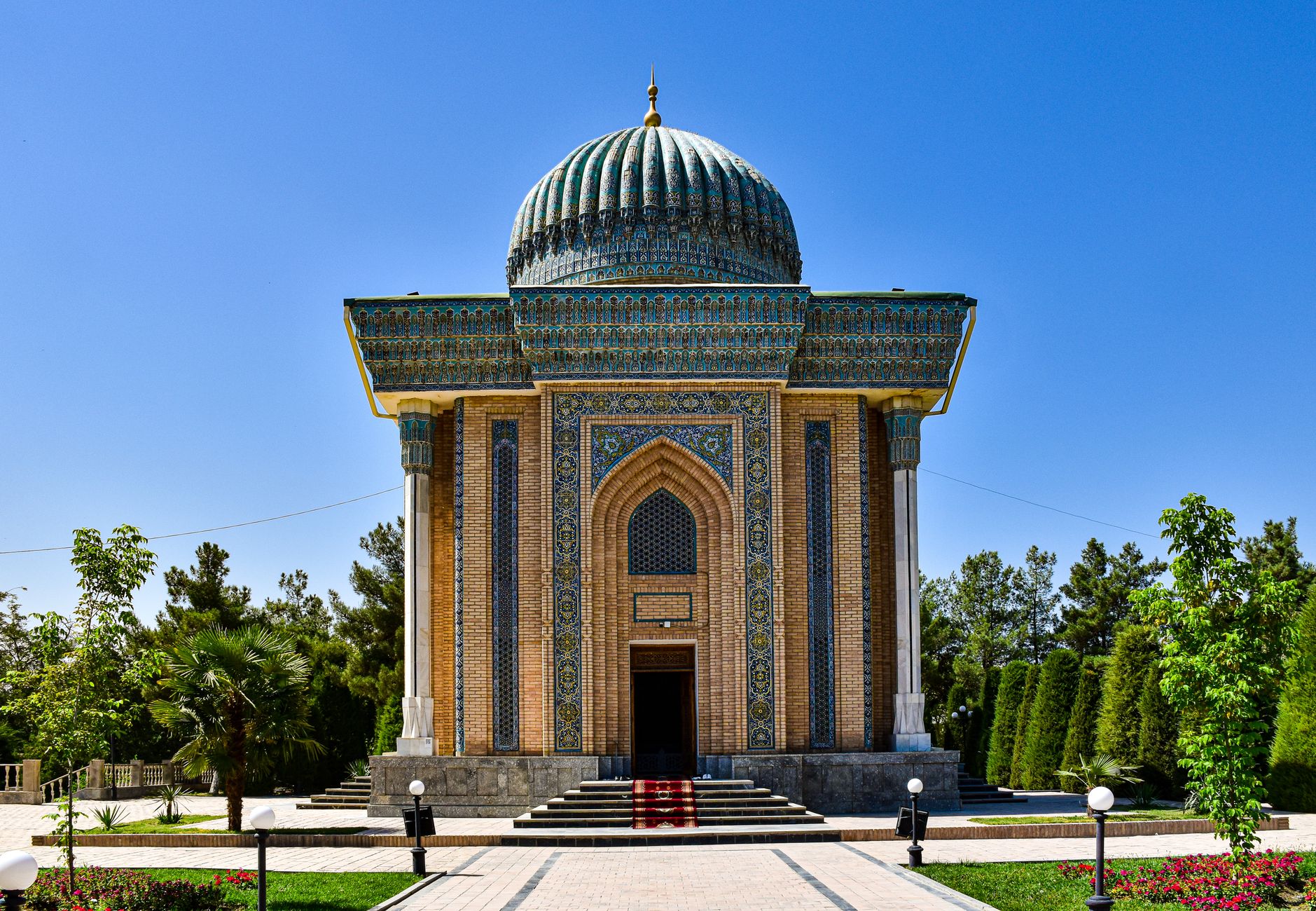 The Momine Khatun mausoleum