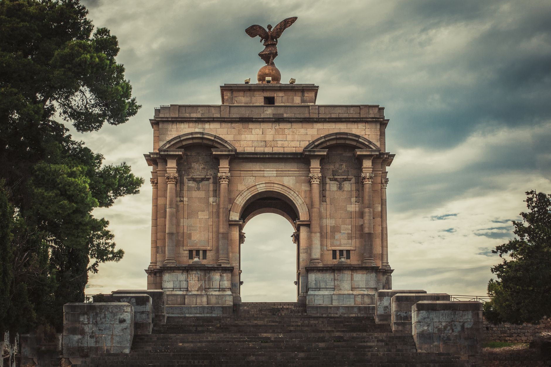 Ölüler Anıtı (Monument aux Morts)
