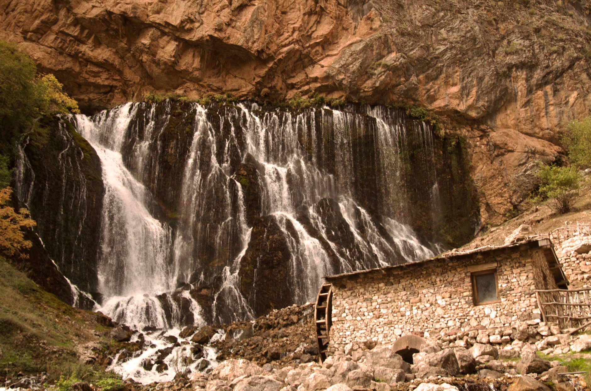 Muradiye Şelalesi