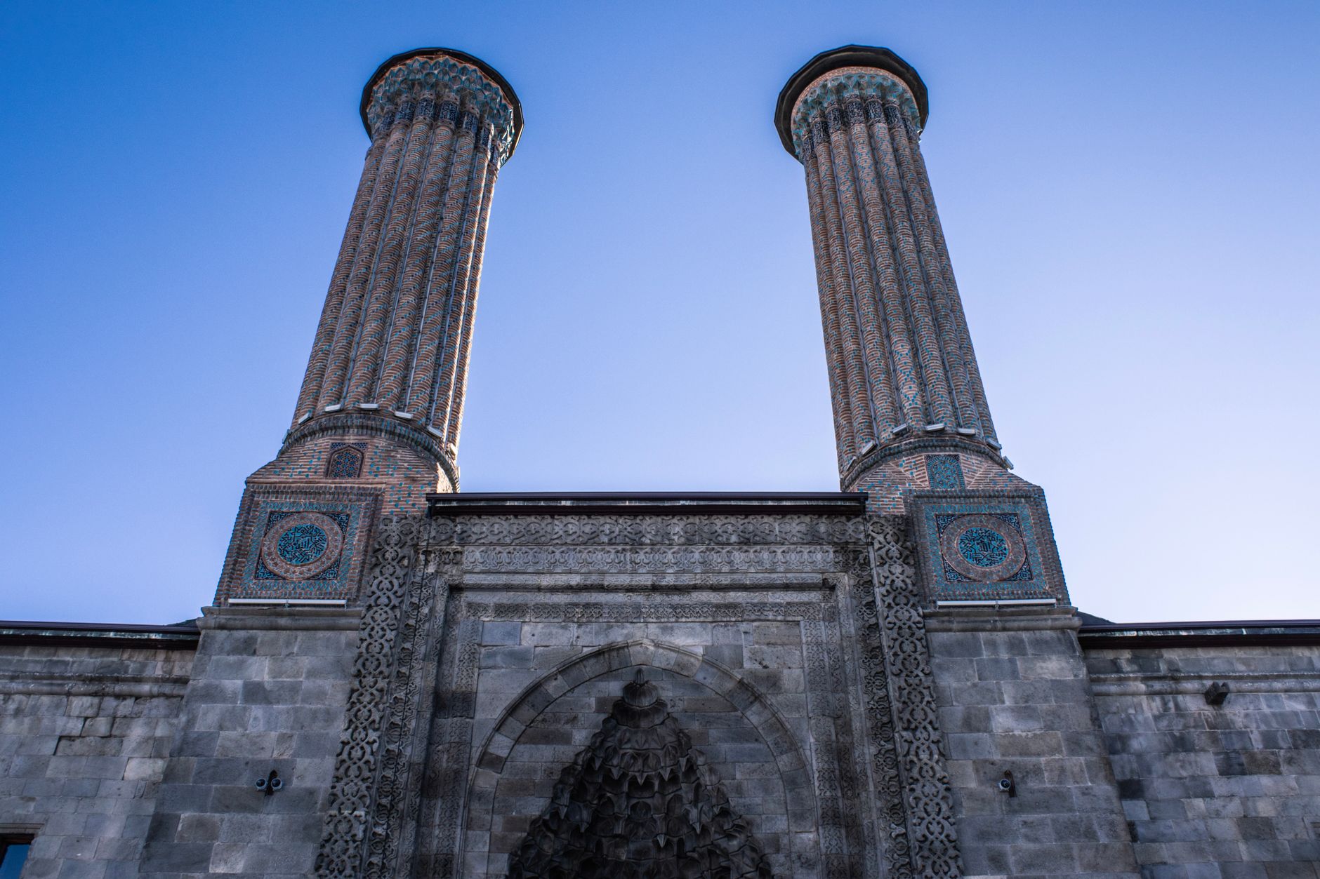 Üç Kümbetler