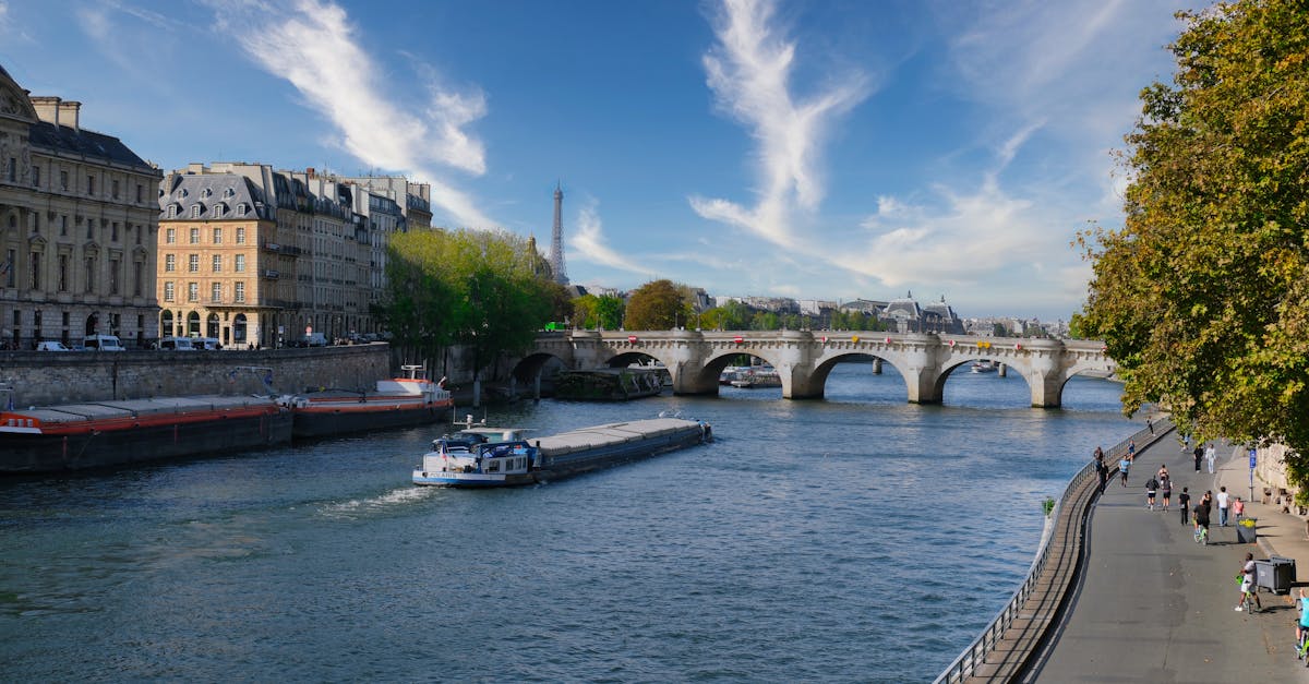 Walk along the Seine